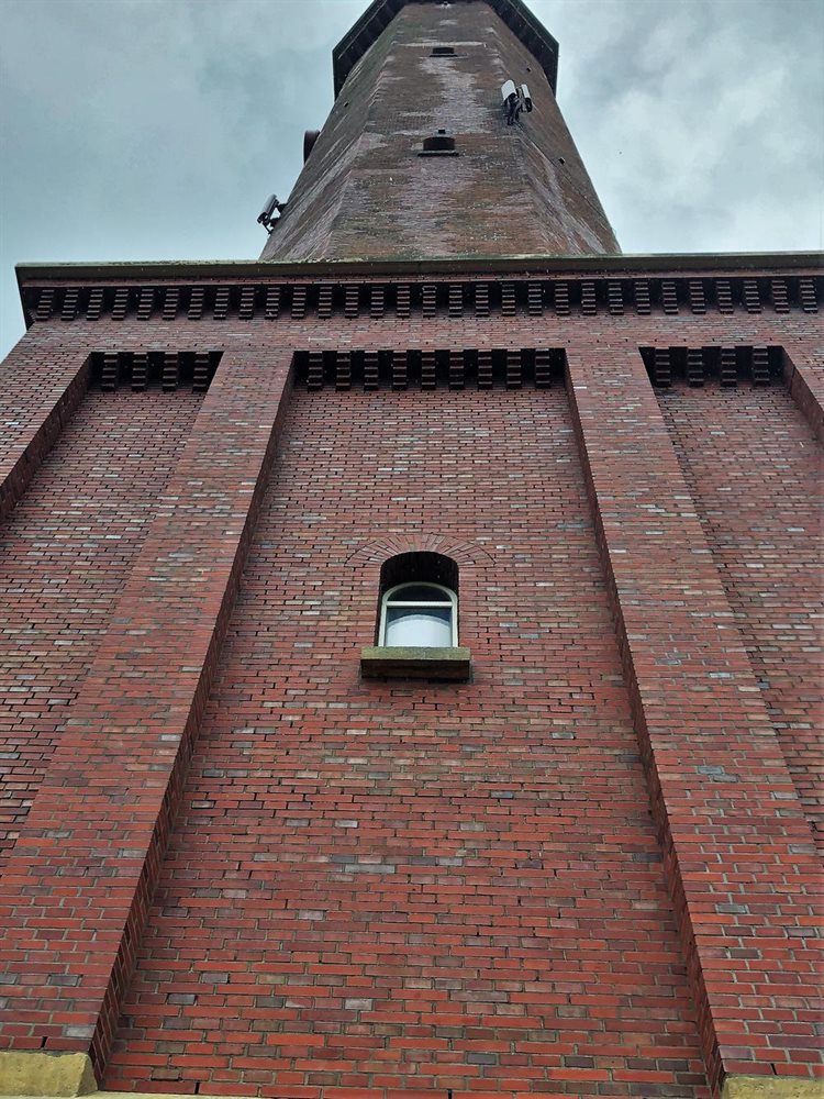 Der Norderney Leuchtturm von unten