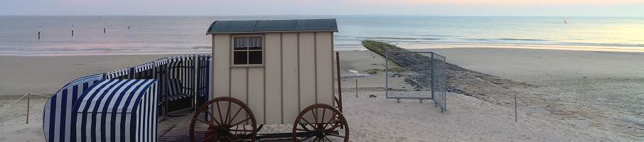 Norderney  Umkleidewagen am Strand